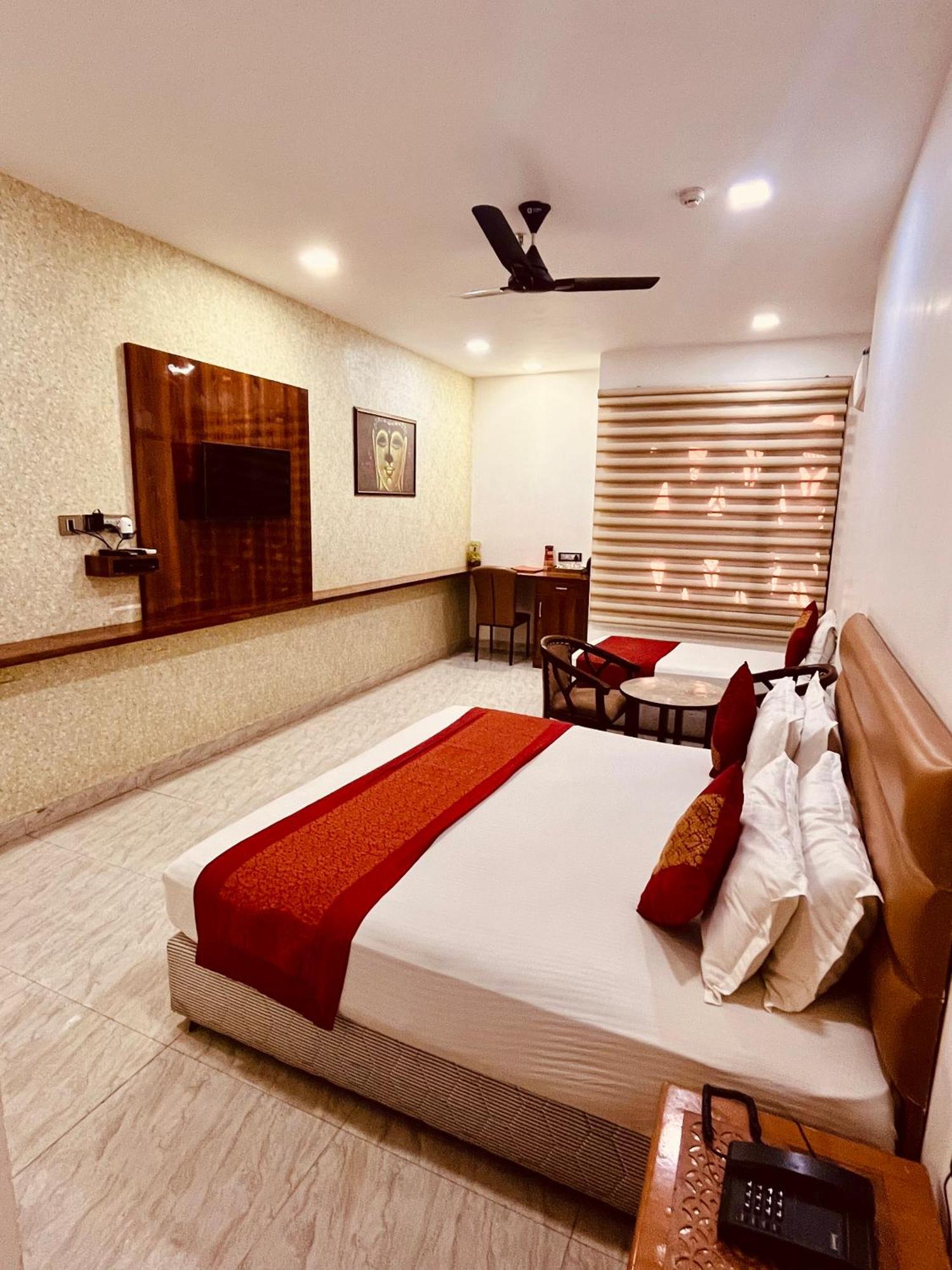 Amora Rooms Dwarka Нью-Дели Экстерьер фото