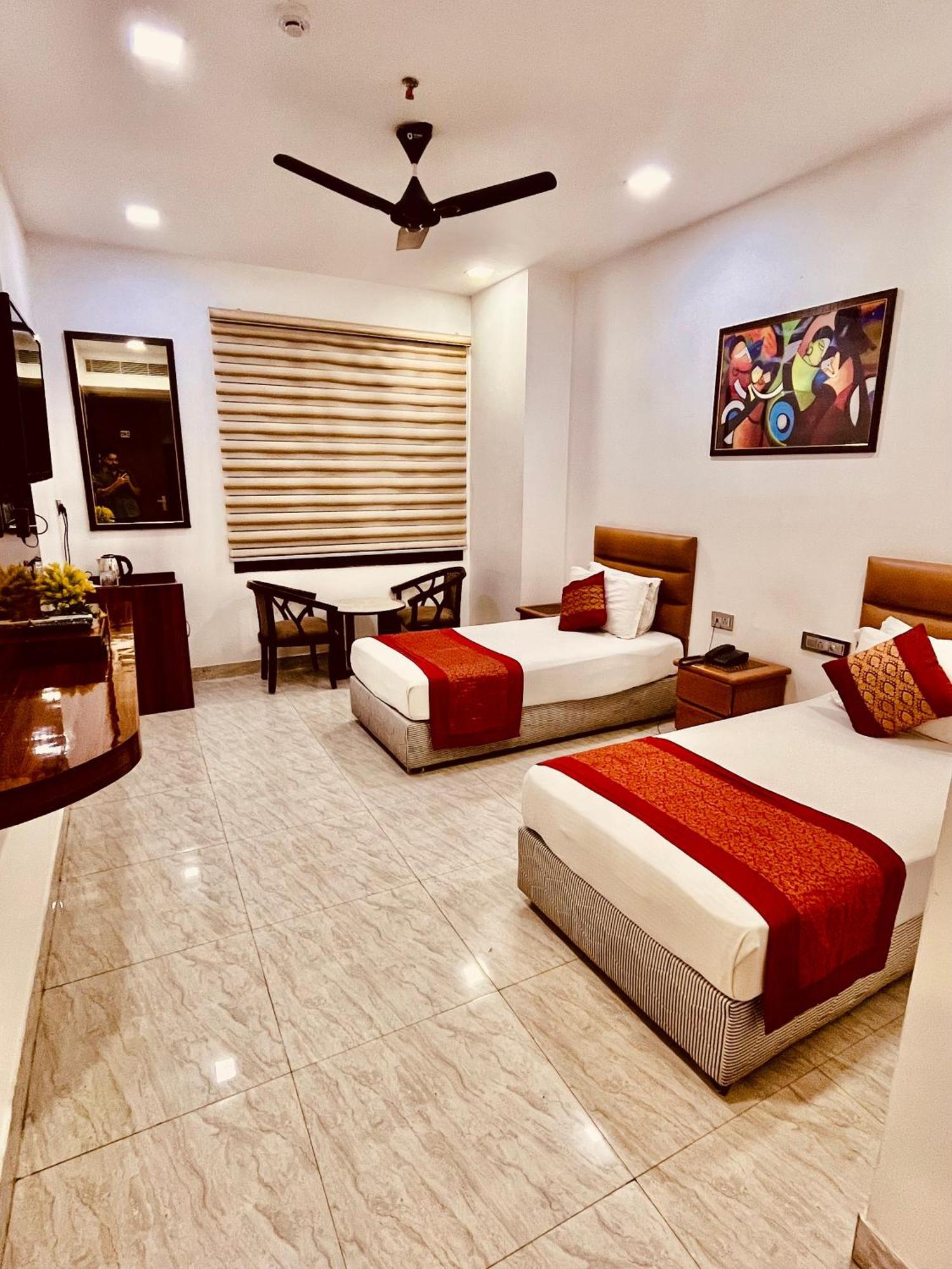 Amora Rooms Dwarka Нью-Дели Экстерьер фото