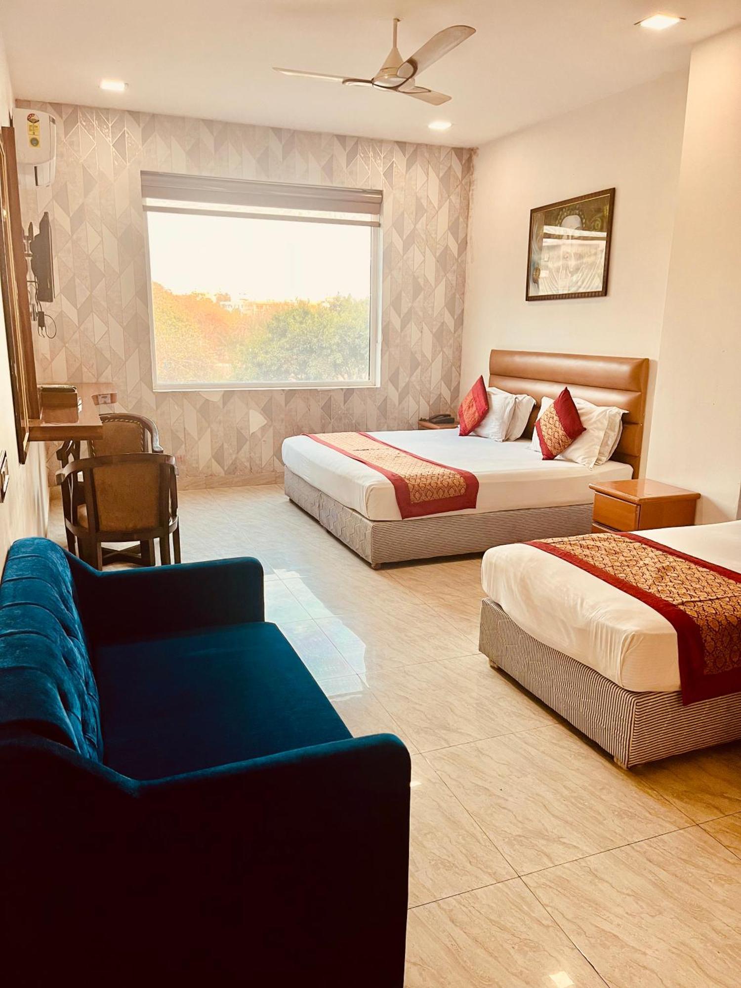 Amora Rooms Dwarka Нью-Дели Экстерьер фото