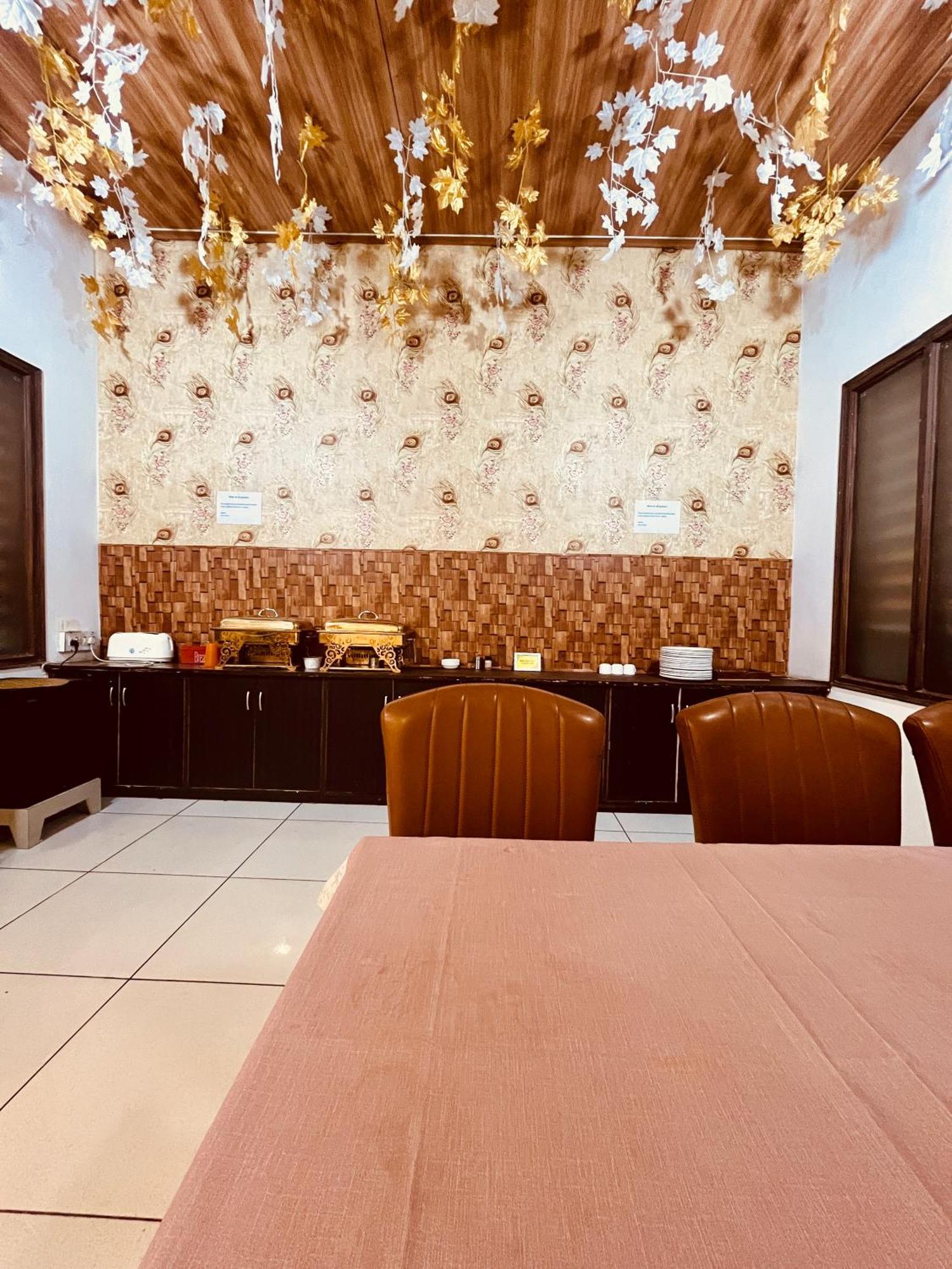 Amora Rooms Dwarka Нью-Дели Экстерьер фото