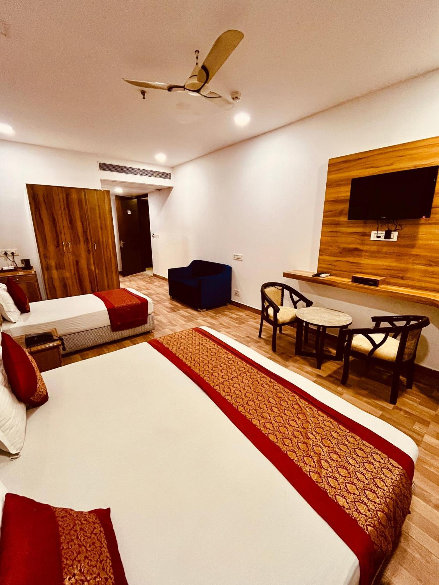 Amora Rooms Dwarka Нью-Дели Экстерьер фото