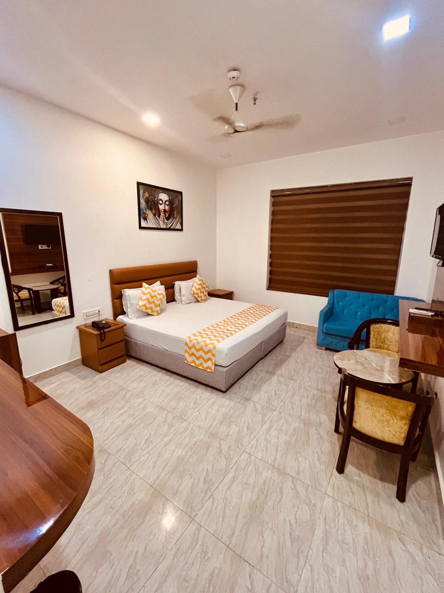 Amora Rooms Dwarka Нью-Дели Экстерьер фото