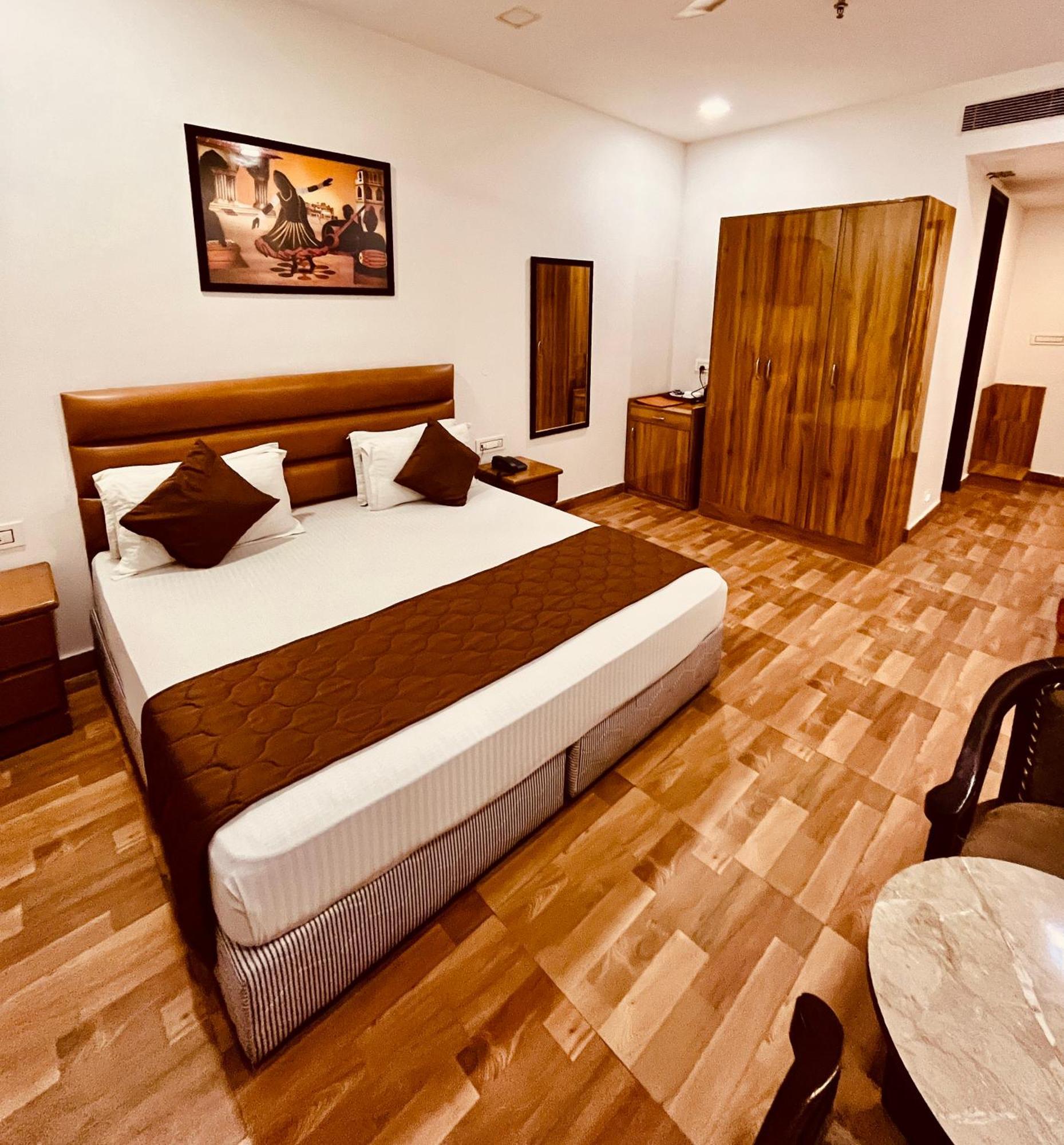 Amora Rooms Dwarka Нью-Дели Экстерьер фото